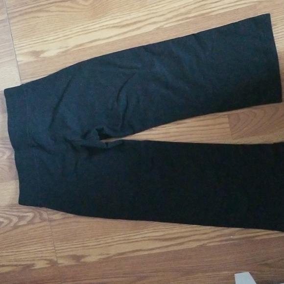 BCBG black capri pants - Picture 2 of 4